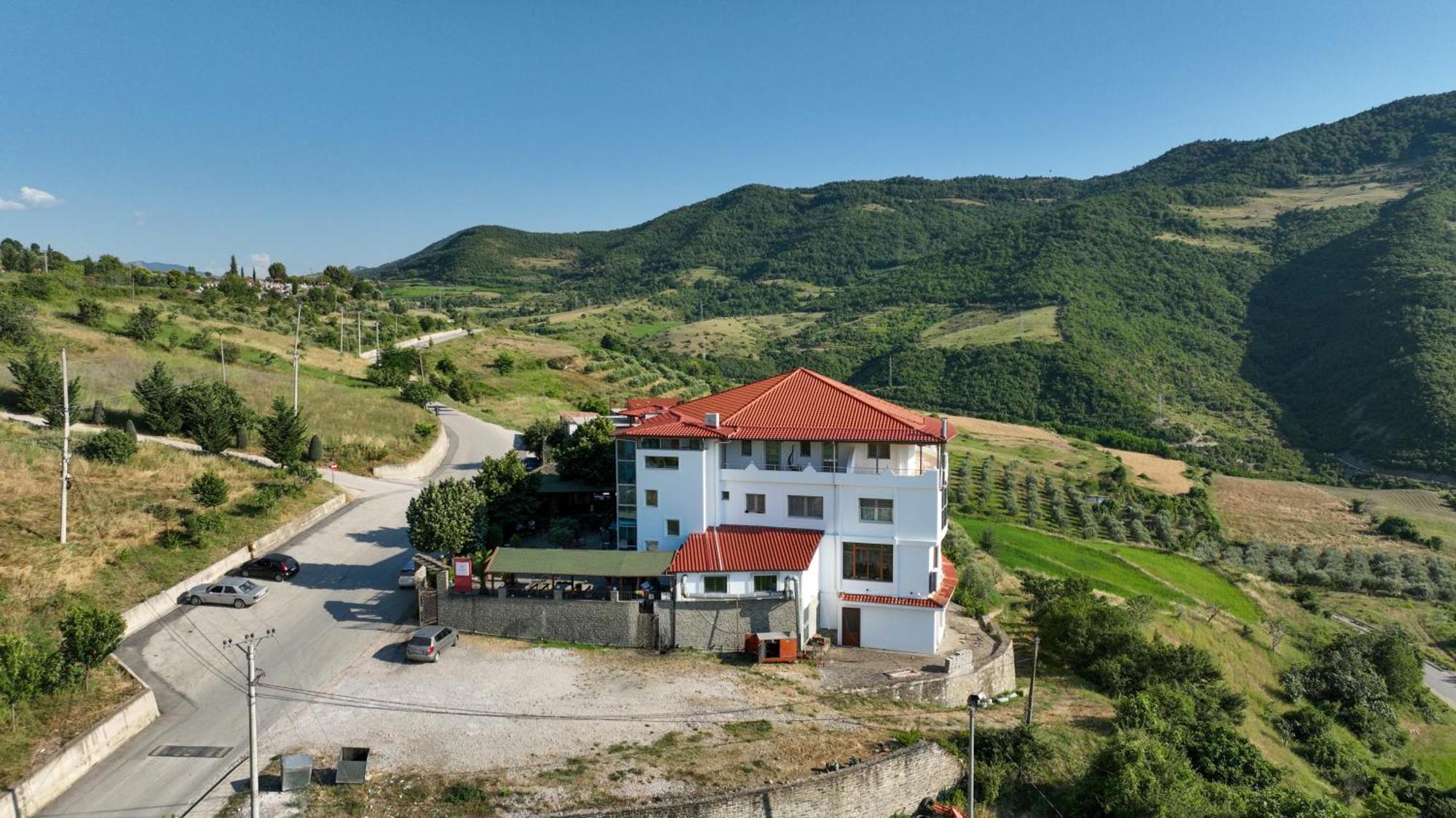 Hotel Kanione Cerenisht Exterior foto